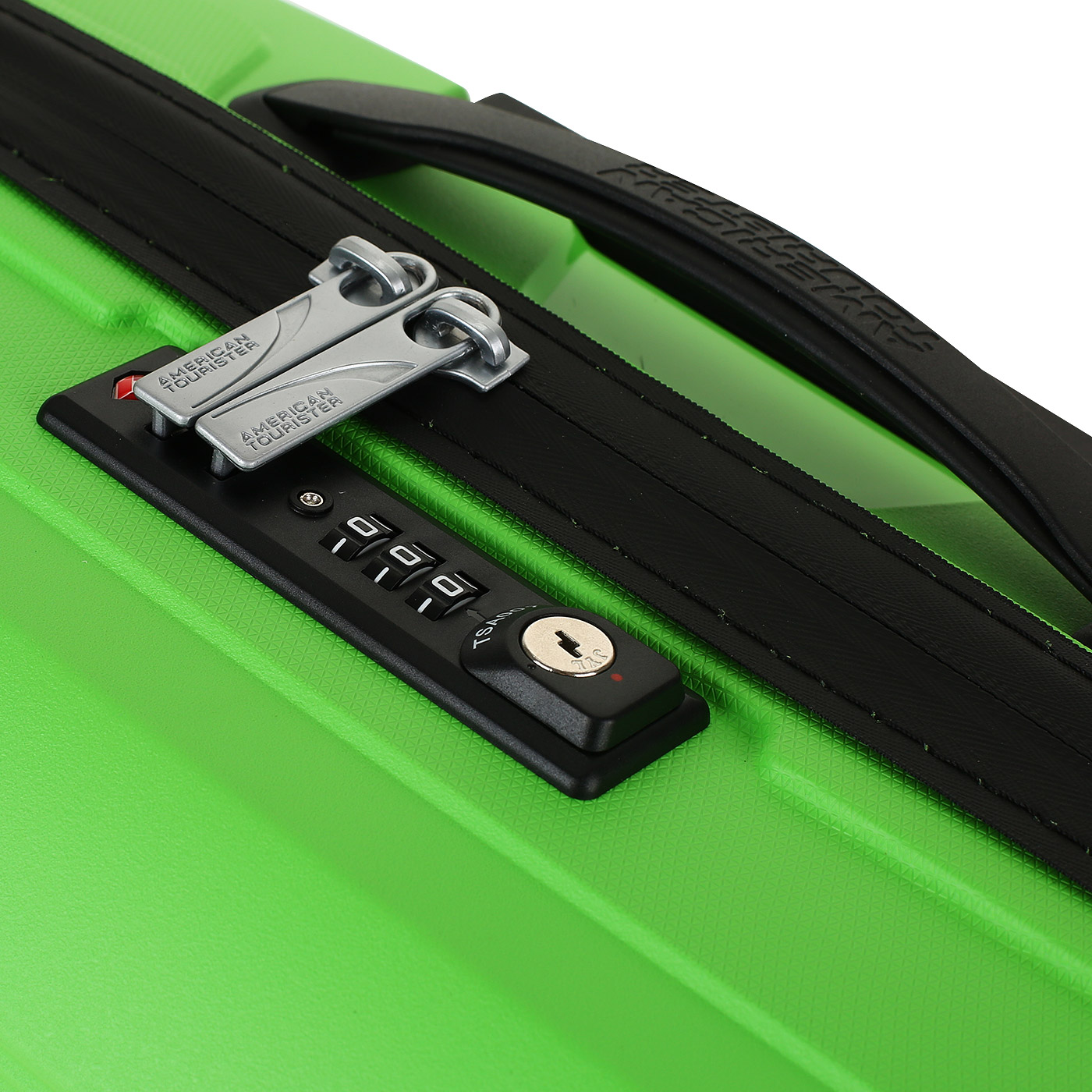 Чемодан для ручной клади из полипропилена с кодовым замком American Tourister Airconic