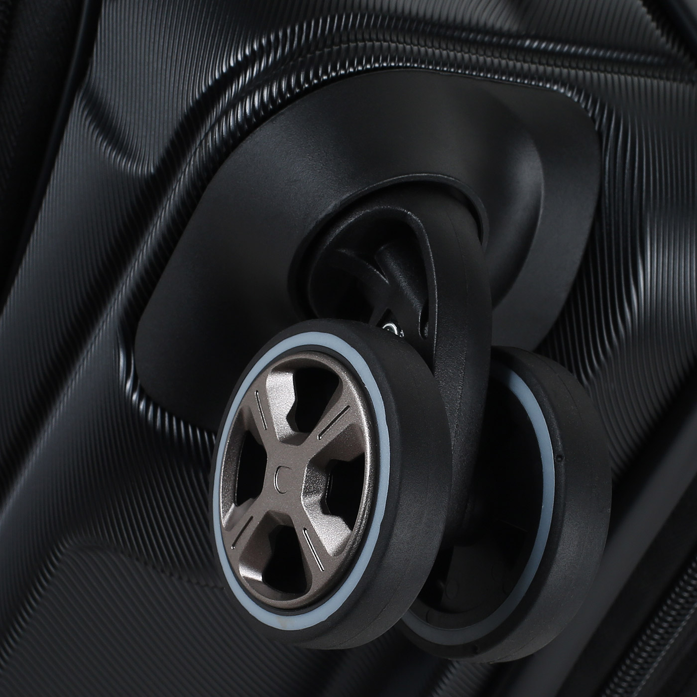 Чемодан маленький S из поликарбоната Delsey Shadow 5.0