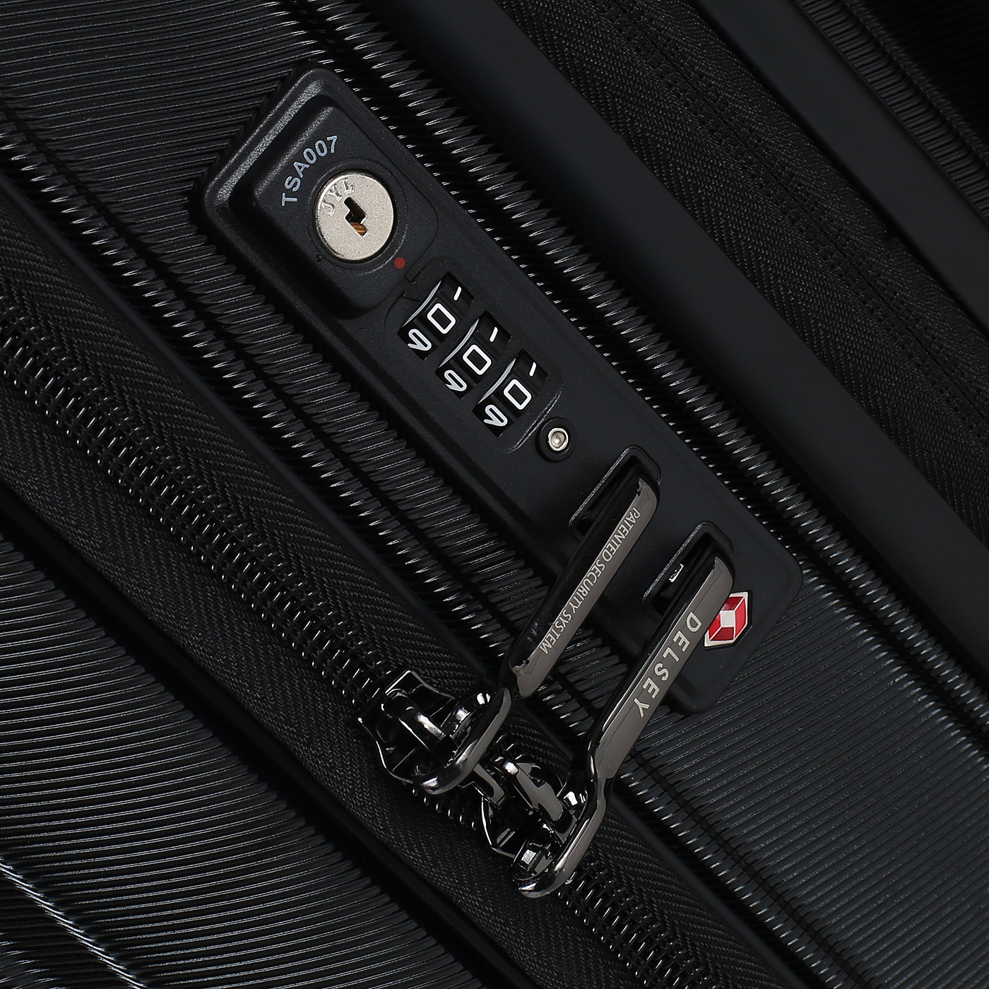 Чемодан средний M из поликарбоната Delsey Shadow 5.0