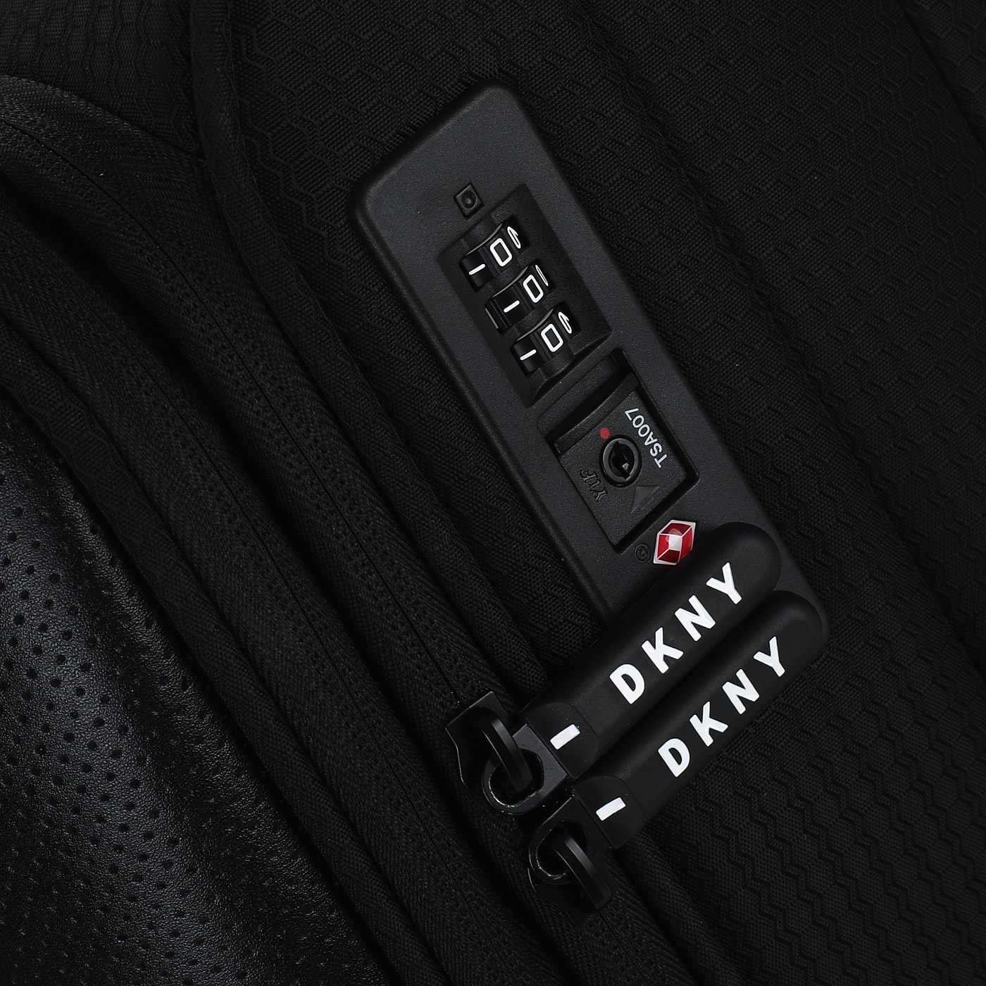 Чемодан средний M тканевый с кодовым замком DKNY DKNY-306 Fearless