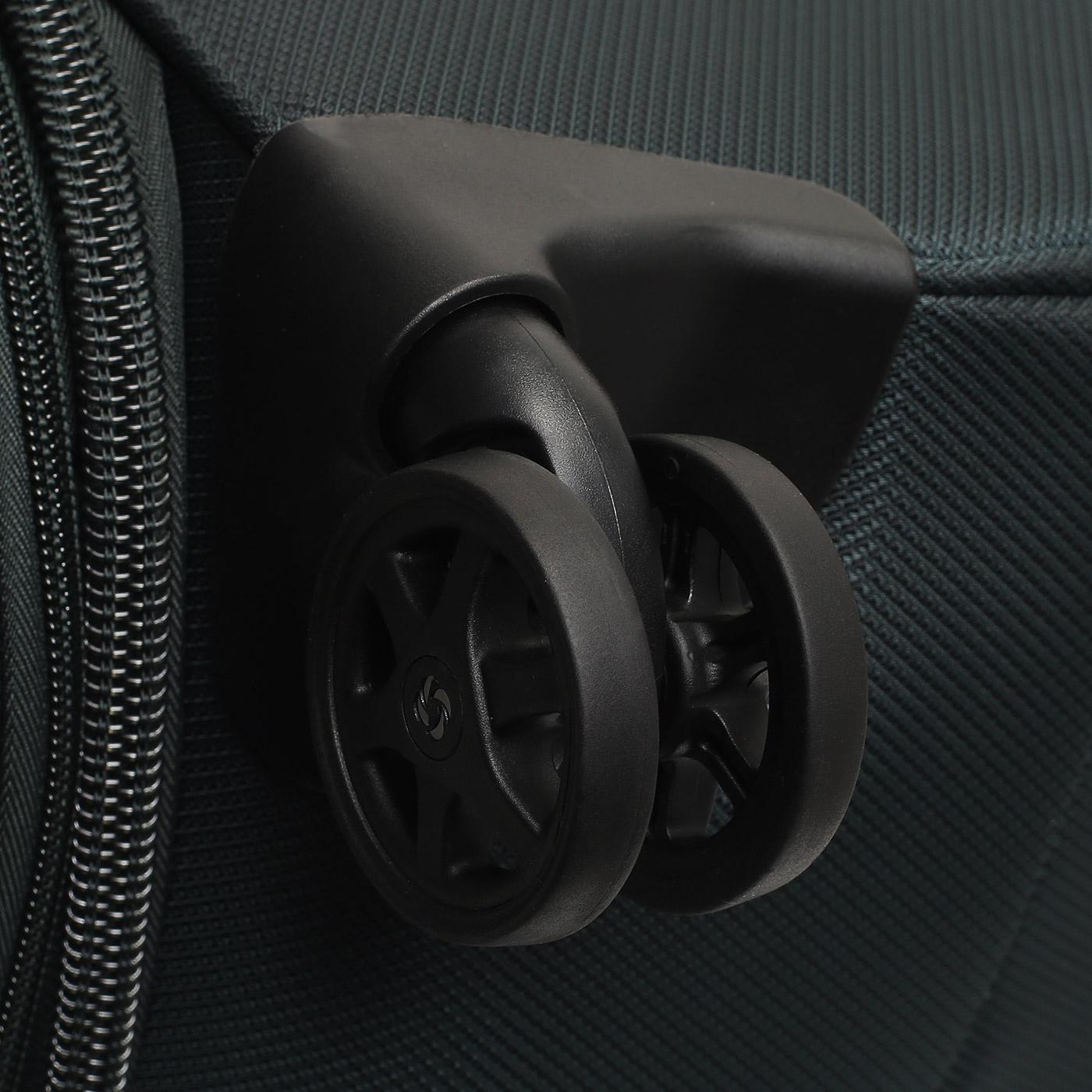 Чемодан средний M  Samsonite Respark